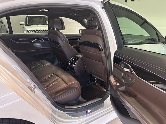 BMW 730 12 of 26