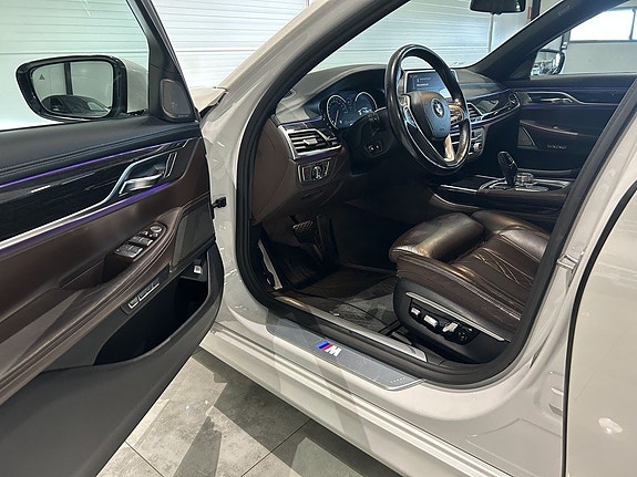 BMW 730 11 of 26