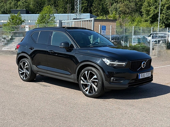 Volvo XC40 2 of 5