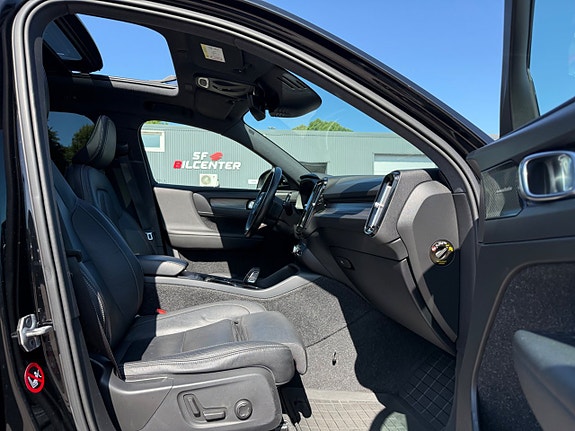 Volvo XC40 4 of 5