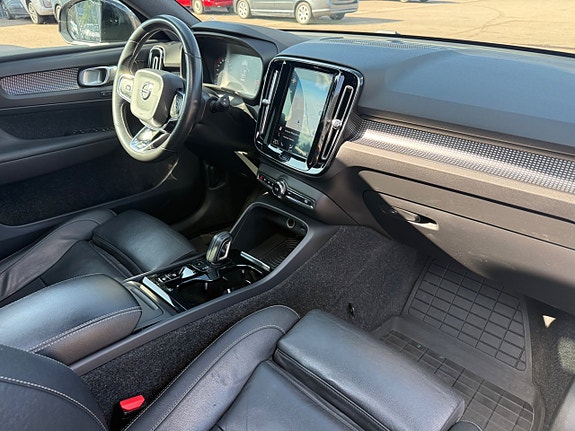 Volvo XC40 10 of 21