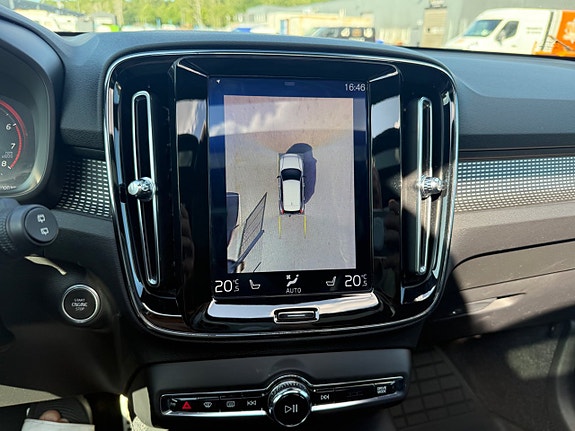 Volvo XC40 12 of 21