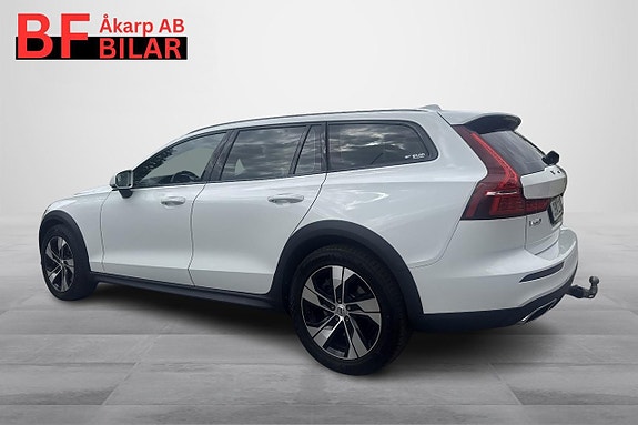 Volvo V60 Cross Country 3 of 5