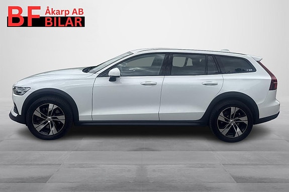Volvo V60 Cross Country 2 of 5