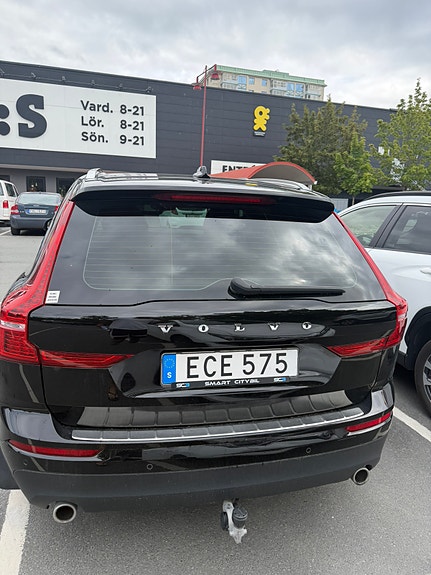 Volvo XC60 2 of 17