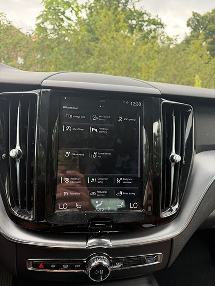 Volvo XC60 6 of 17