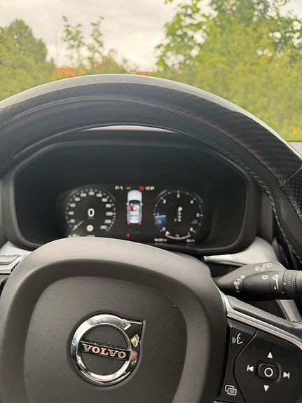 Volvo XC60 5 of 17