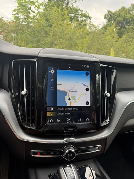 Volvo XC60 4 of 17