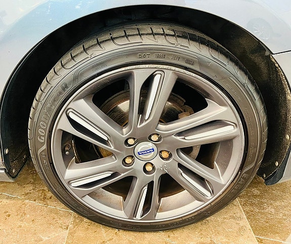 Volvo V40 4 of 5