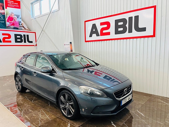 Volvo V40 2 of 5