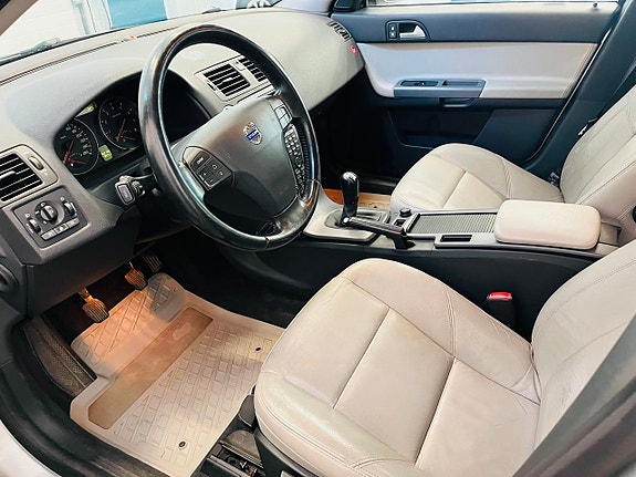 Volvo S40 15 of 19