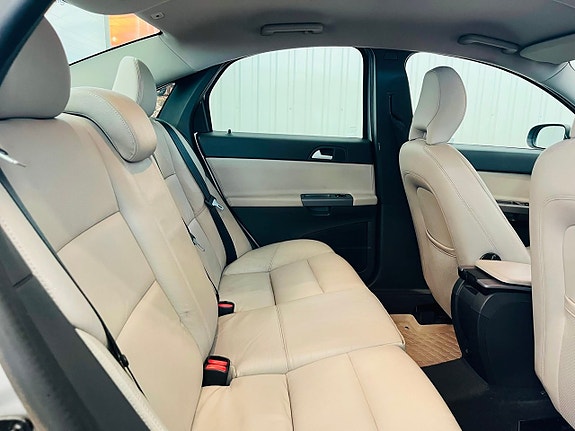 Volvo S40 12 of 19