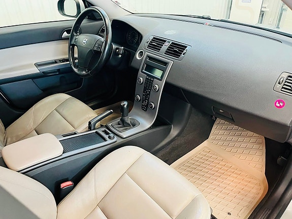 Volvo S40 11 of 19