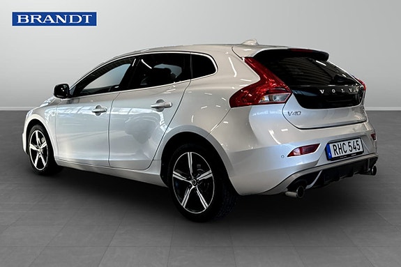 Volvo V40 2 of 5