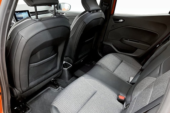 Renault Clio 16 of 18
