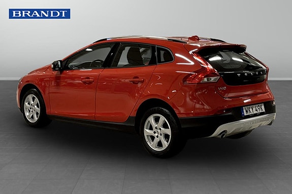 Volvo V40 Cross Country 2 of 5