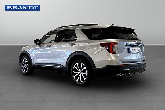 Ford Explorer 2 of 5