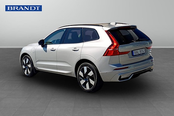 Volvo XC60 2 of 5