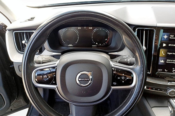 Volvo XC60 7 of 9