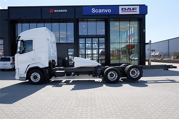 DAF XF530 FAS 6x2 chassi med motorkraftuttag - omgåend 2 of 14