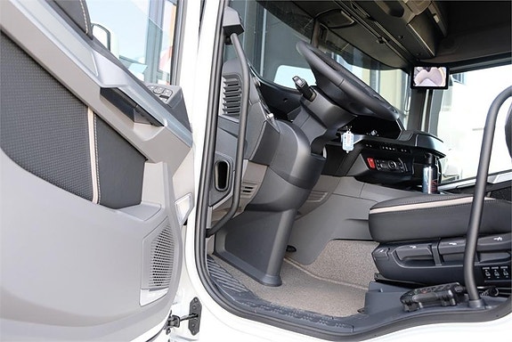 DAF XF530 FAS 6x2 chassi med motorkraftuttag - omgåend 9 of 14