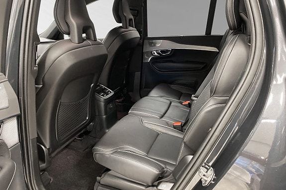 Volvo XC90 8 of 12