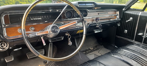 Pontiac Bonneville 2 of 3