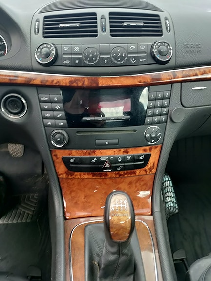 Mercedes-Benz E220 8 of 10