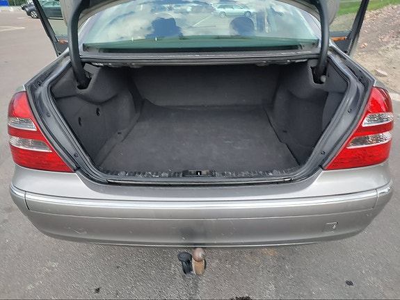 Mercedes-Benz E220 10 of 10