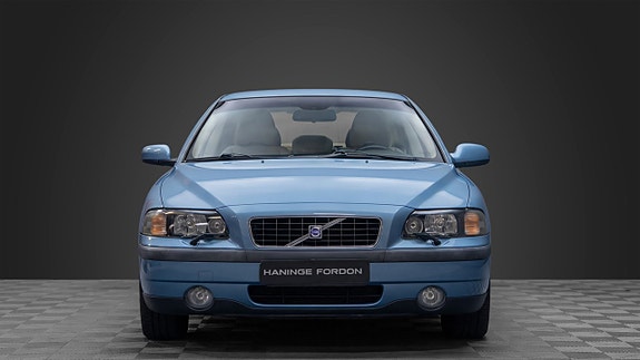 Volvo S60 2 of 5
