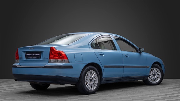 Volvo S60 4 of 5