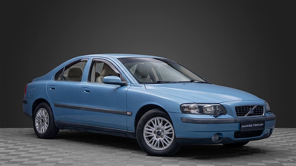 Volvo S60 3 of 5