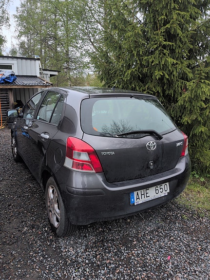 Toyota Yaris 2 of 4