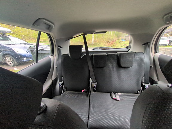 Toyota Yaris 4 of 4