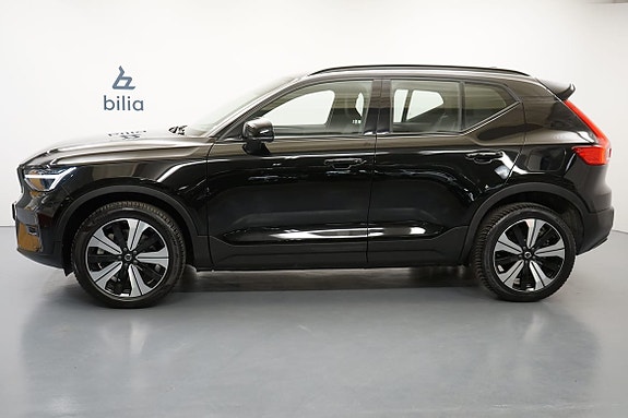 Volvo XC40 2 of 5