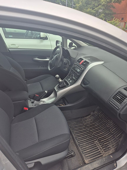 Toyota Auris 3 of 5