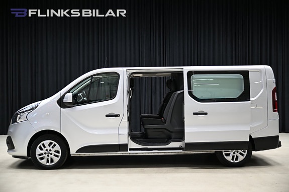 Nissan NV300 4 of 5
