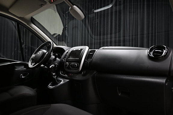 Nissan NV300 30 of 30