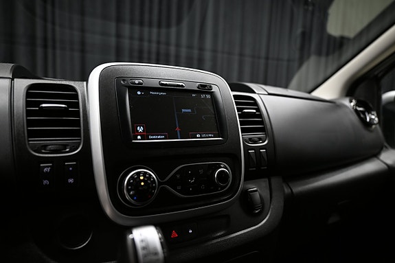 Nissan NV300 29 of 30