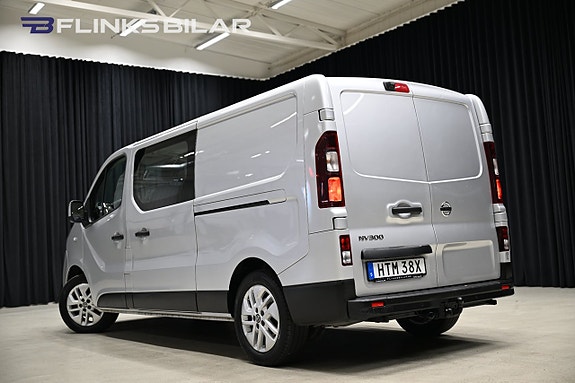 Nissan NV300 8 of 30