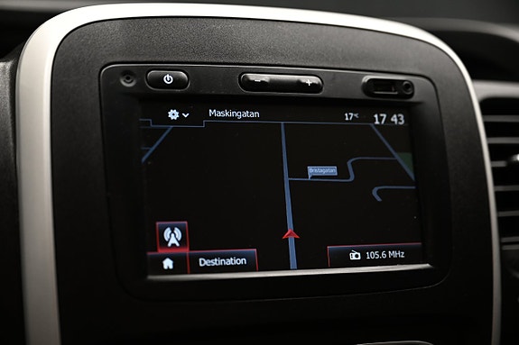 Nissan NV300 24 of 30