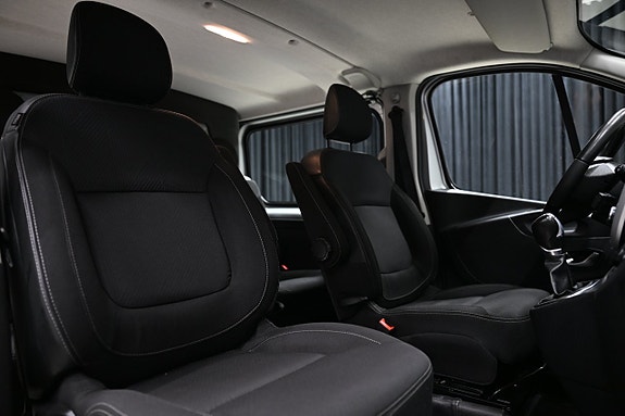 Nissan NV300 18 of 30