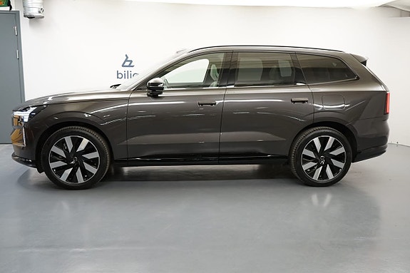Volvo EX90 2 of 5