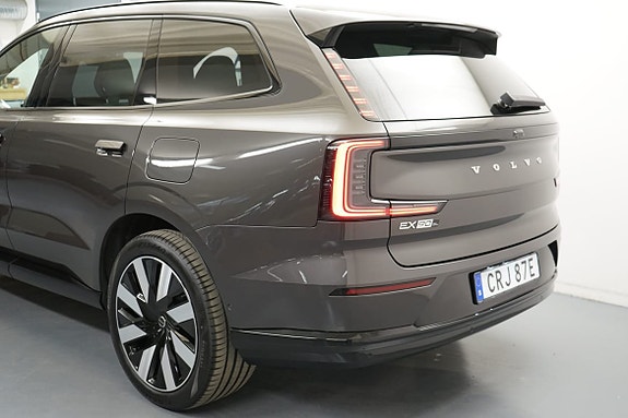 Volvo EX90 3 of 5