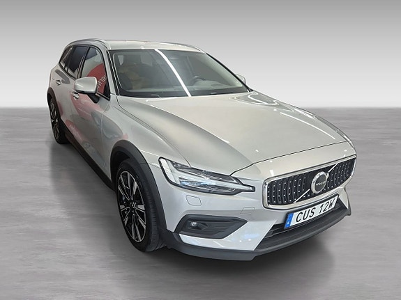 Volvo V60 Cross Country 3 of 5