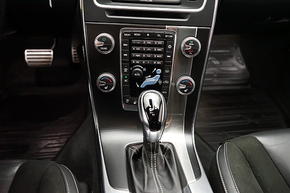 Volvo V60 14 of 19