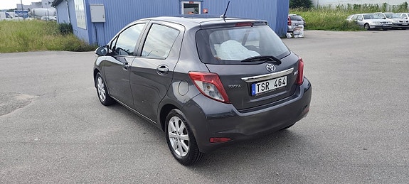 Toyota Yaris 3 of 6