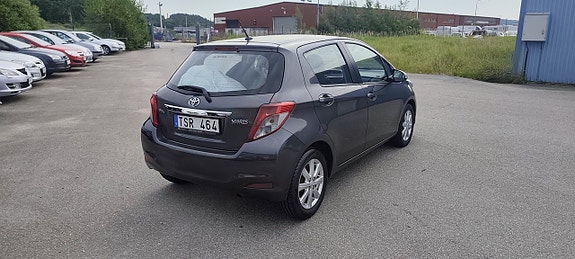 Toyota Yaris 4 of 6