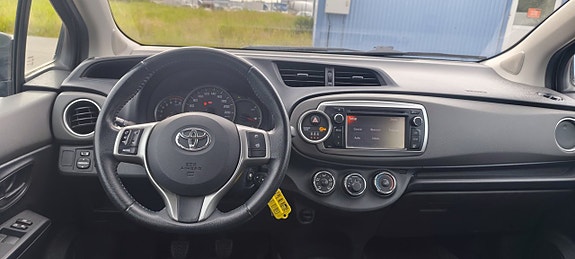 Toyota Yaris 5 of 6