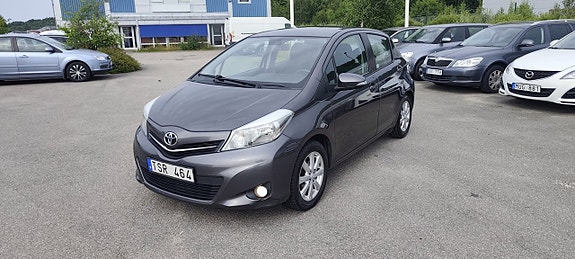 Toyota Yaris 2 of 6